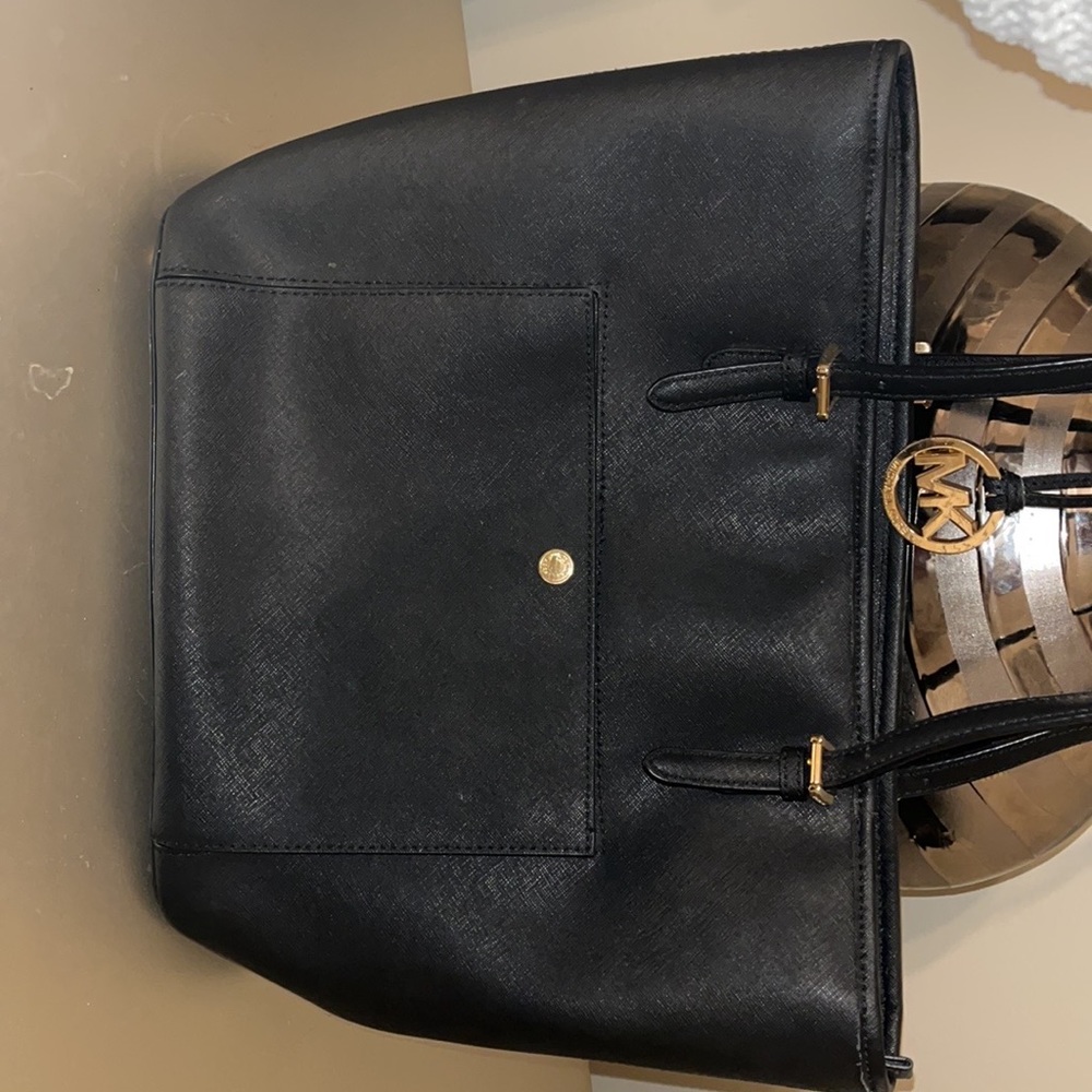 MICHAEL Michael Kors Women's Jet Set Travel Multifunction Tote in black